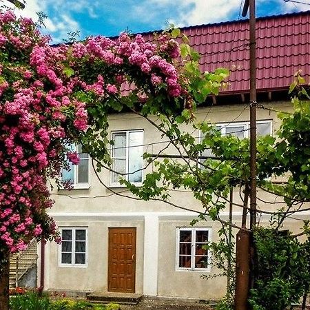 Guest House Anna Sukhumi Eksteriør billede