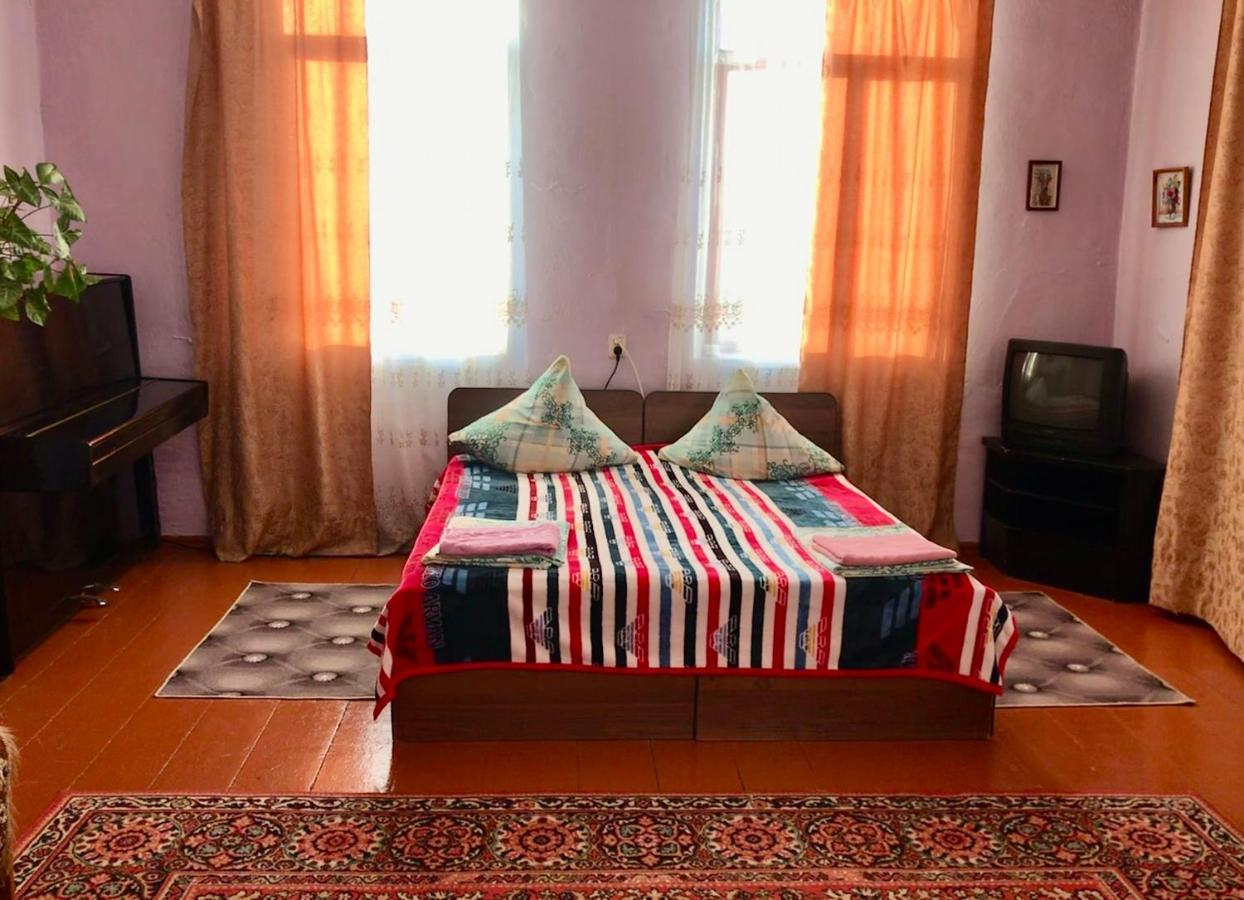 Guest House Anna Sukhumi Eksteriør billede