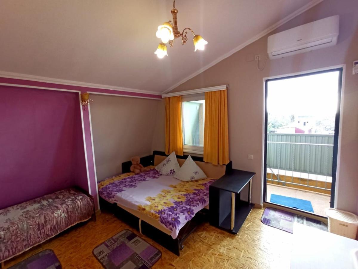 Guest House Anna Sukhumi Eksteriør billede